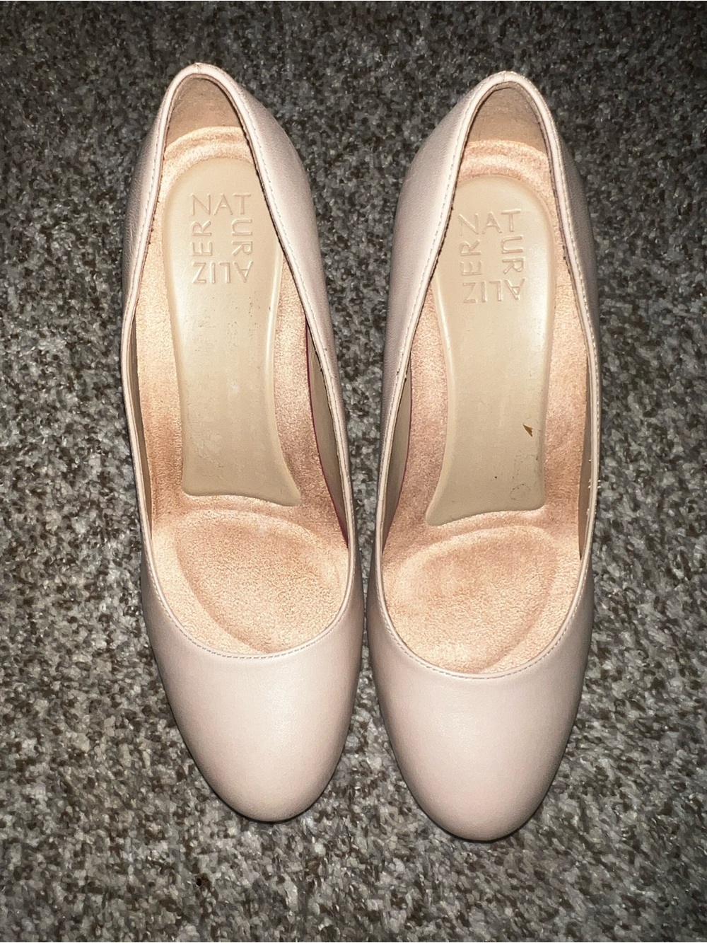 Naturalizer Cream Round-Toe Pumps